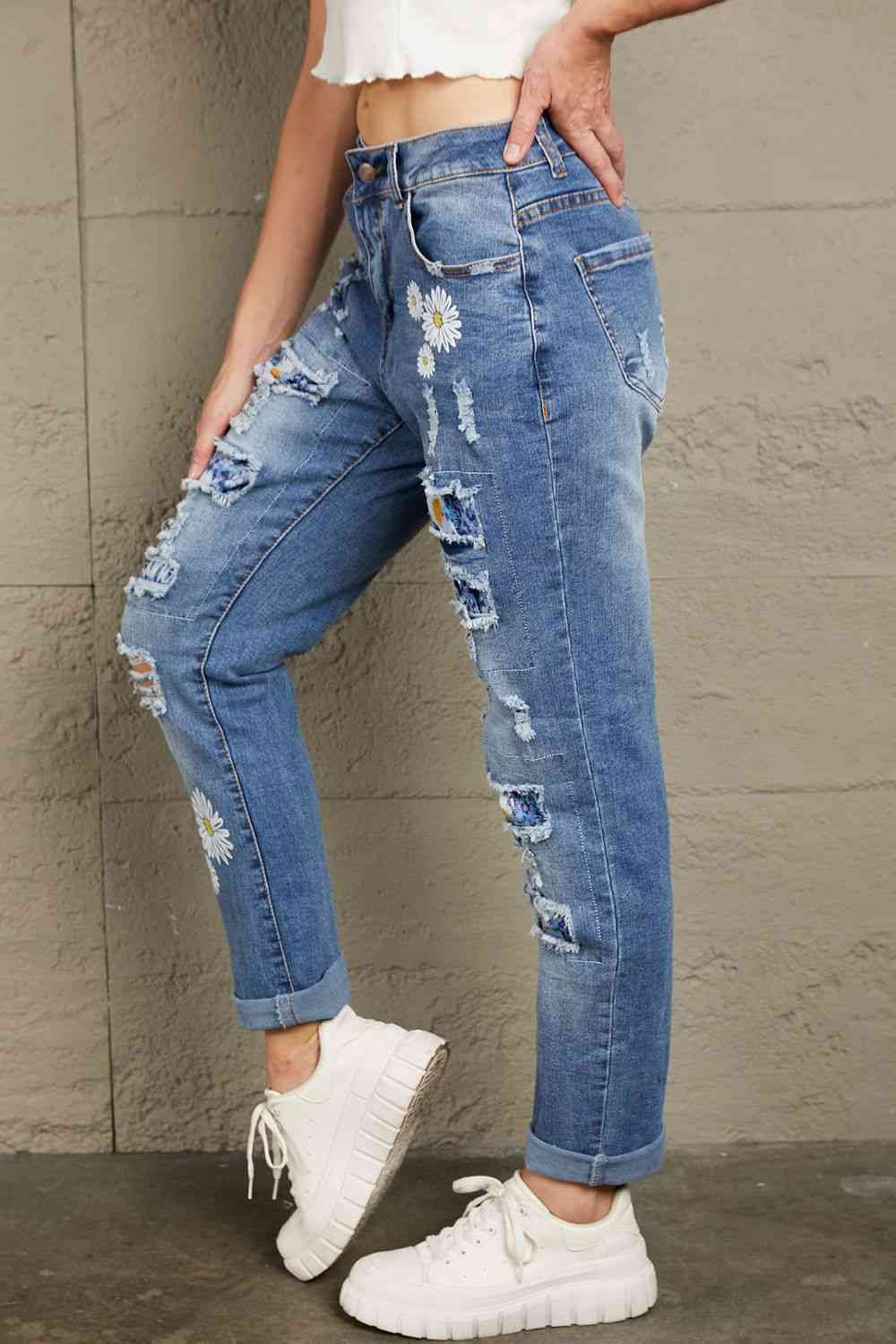 Baeful Printed Patch Distressed Boyfriend Jeans